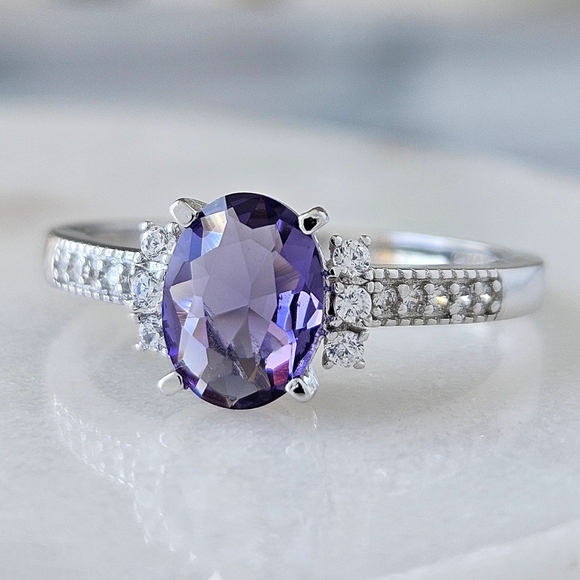 Oval Purple Amethyst Gemstone Ring, 925 Sterling Silver Charmed Aroma - Picture 6 of 6